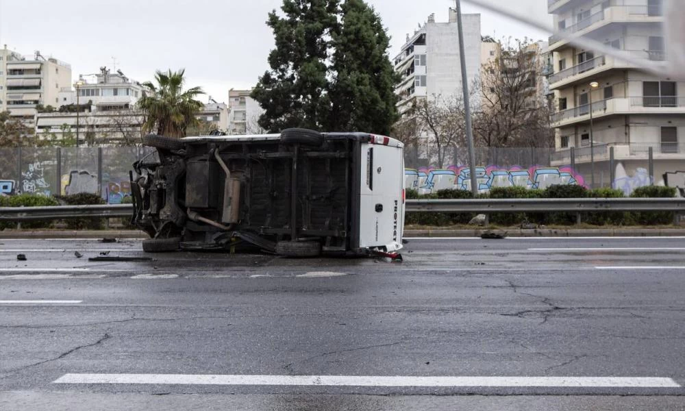 Τραγικό τροχαίο δυστύχημα στα Σπάτα με δύο νεκρούς